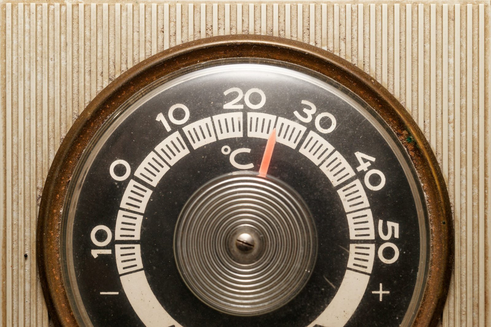 Diagram illustrating key acupuncture points related to weight loss