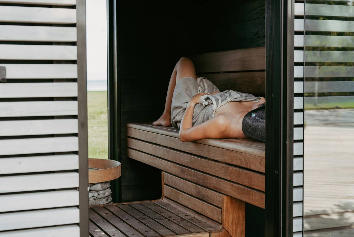 Illustration showing benefits of acupuncture for weight loss.